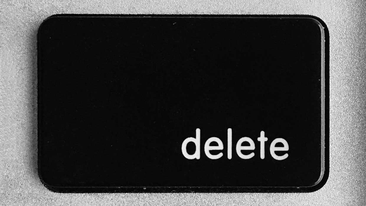delete key on Macintosh laptop keyboard