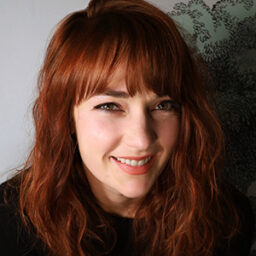 Caroline Desrosiers 300x340 Caroline Desrosiers